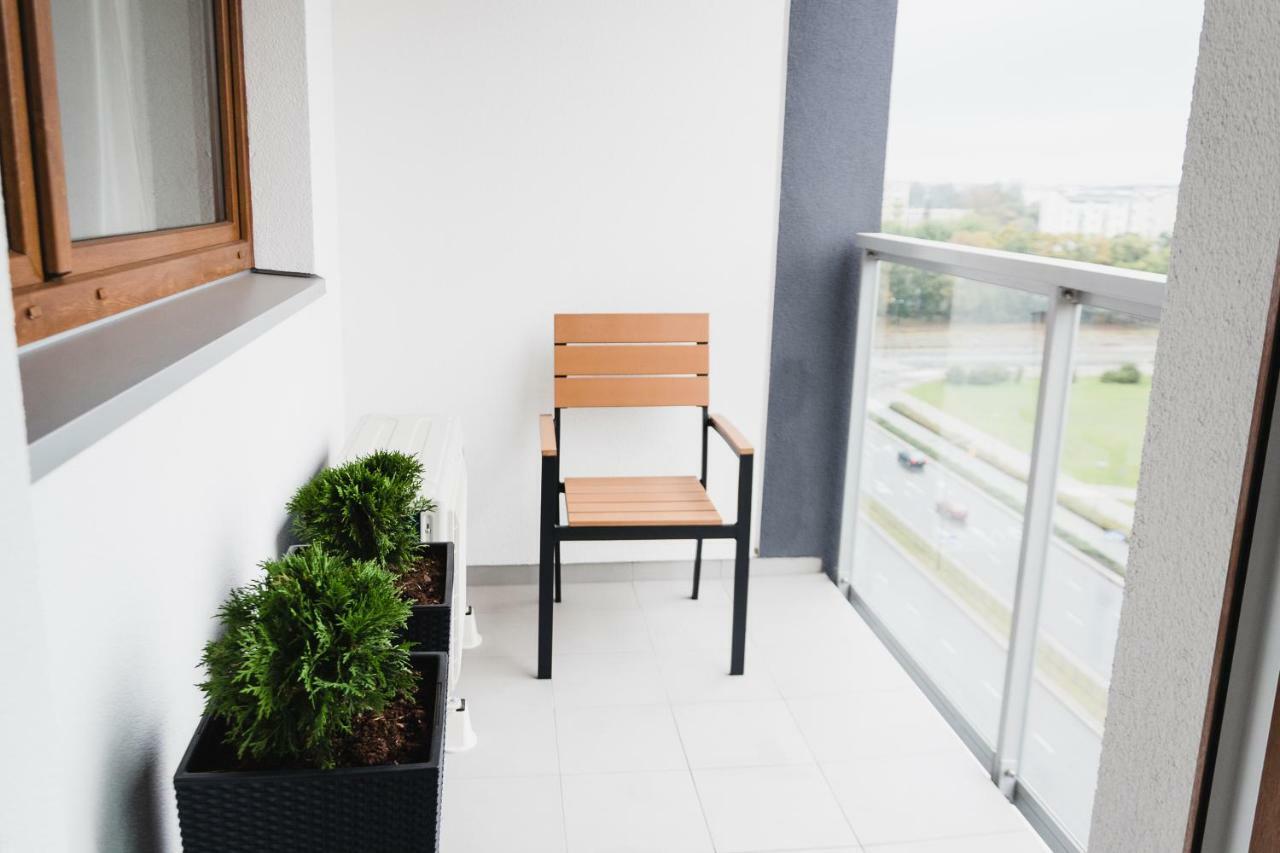 Luxlux Apartments Metro Slodowiec Варшава Экстерьер фото
